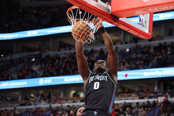 米曹夏登缺陣 活塞加時122：119反勝騎士