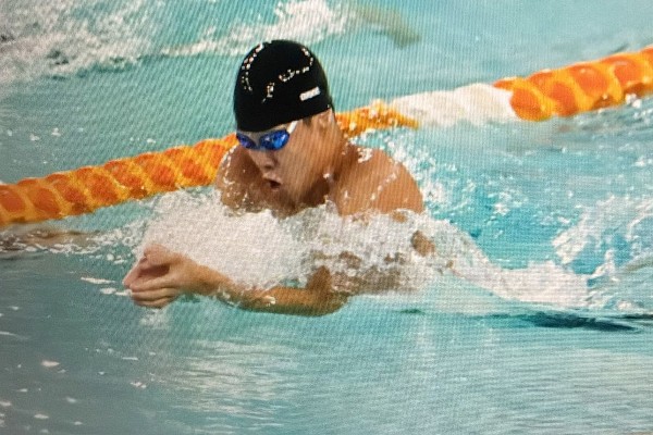 麥世霆入決賽兼破港績　女子4X100自列第6