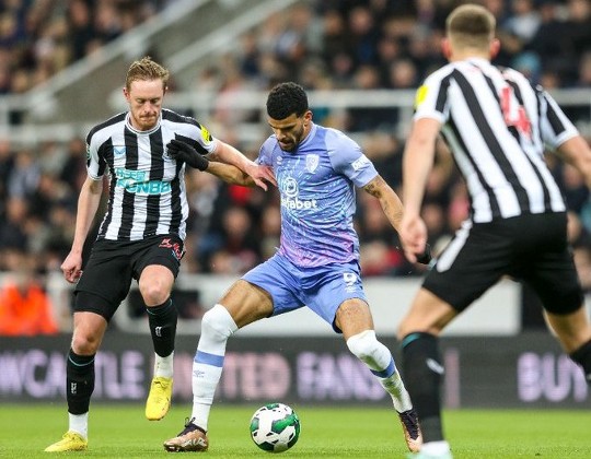 紐卡素1：0挫般茅晉英聯盃8強