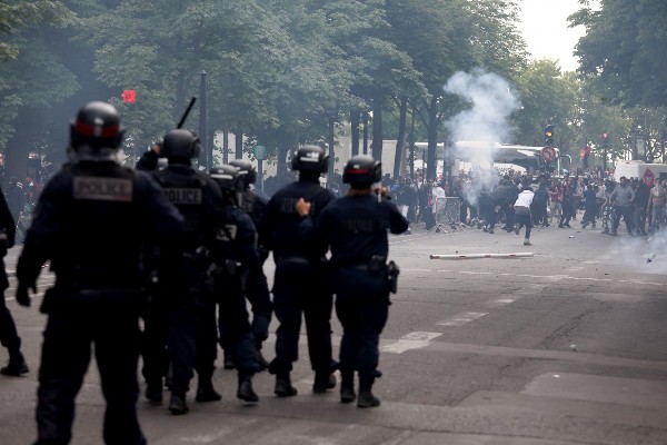PSG巡遊再爆警民衝突