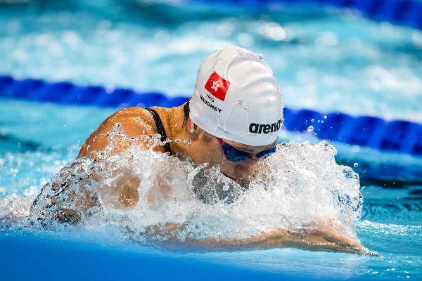 何詩蓓100蛙預賽第9無緣決賽 中國公開賽2金1銀收官