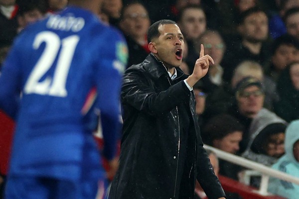 羅仙尼亞：鬧人因阿仙奴職員「缺乏尊重」