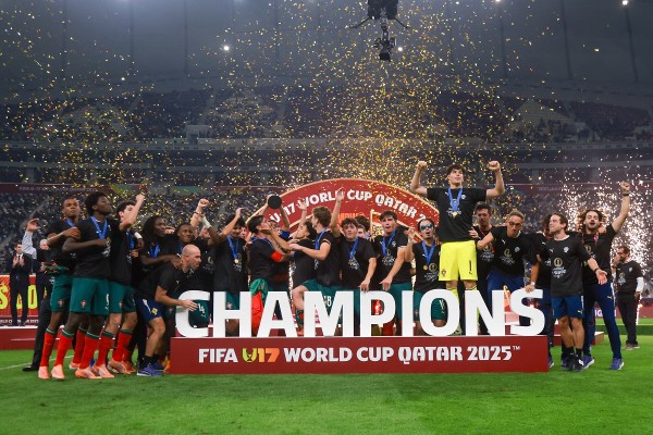 C朗賀小葡軍首捧世少盃