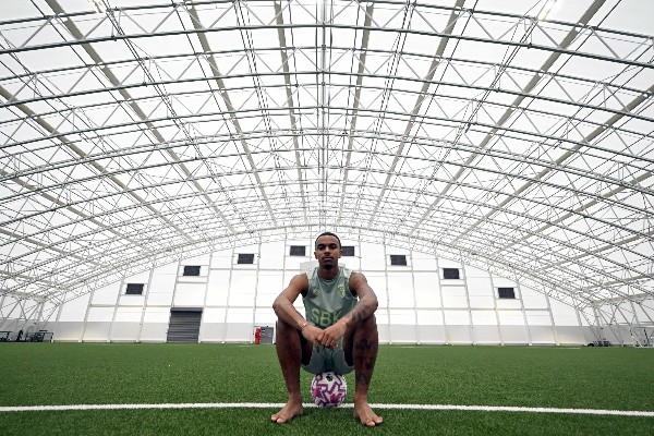 從法乙到英超 確比有安巴比影子？