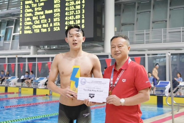 17歲王一舜破男子400混合泳港績