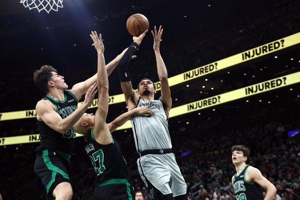 雲班亞馬後備獻21分助馬刺挫綠軍