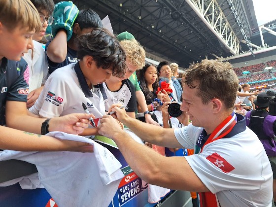 艾維塔比奧起孖 助港隊連續3屆奪劍