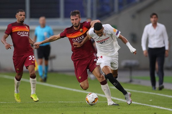 西維爾在2019/20年歐霸盃16強以2:0淘汰羅馬。©AFP