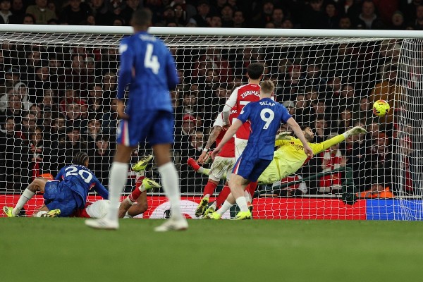 補時關鍵一撲 拉也成阿迪達「救心丸」