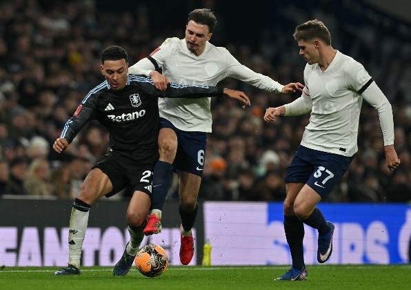 熱刺未頹完遭「拉」下馬