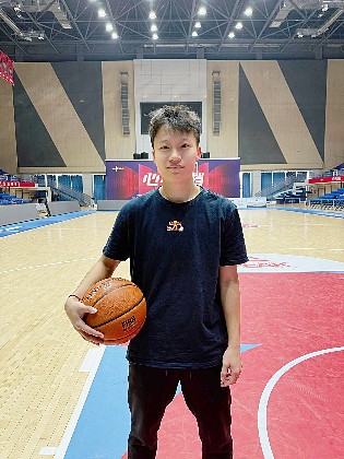 李祉均投河北石家莊英勵女籃