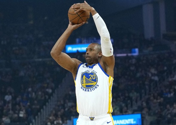 連轟4球三分 賀福特比咖喱更神「勇」