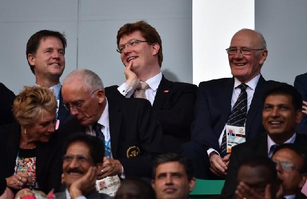 英國副首相克萊格（上排左）認為，應以褫奪世界盃主辦權來制裁俄羅斯。©AFP