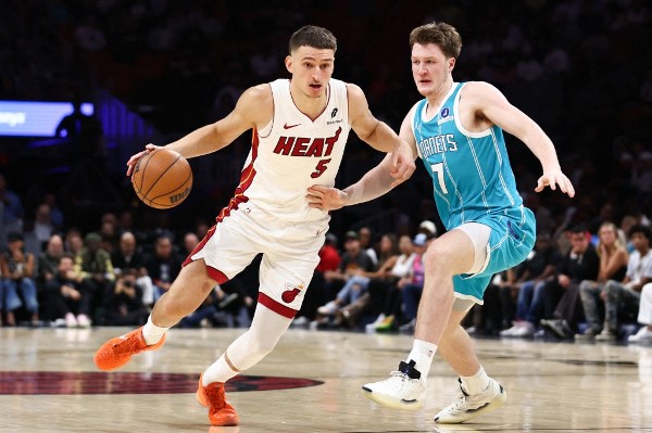 約域重摔戴保護套離場 教練：他竟笑得出