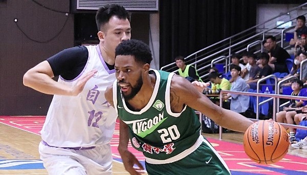 滿貫新援威廉斯(右)有22分進帳。@Now Sports
