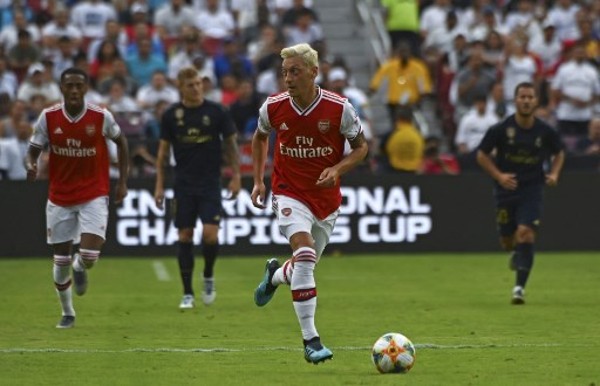 奧斯爾愛The Ozil chop。©AFP