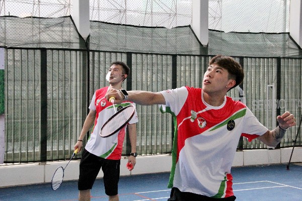 李卓耀和伍家朗首次接觸戶外羽毛球。