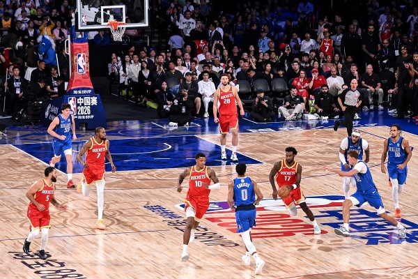 艾榮NBA中國賽復出 助獨行俠132：115贏火箭