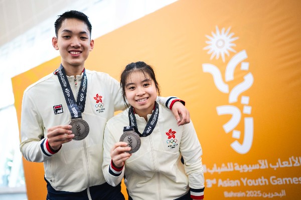 港羽張世成夥朱穎姿亞青運混雙摘銀