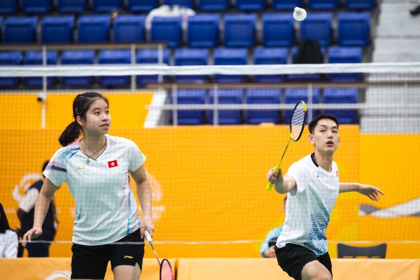 港羽張世成夥朱穎姿亞青運混雙摘銀
