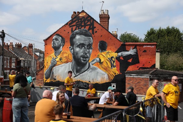 狼隊鬥紅軍前揭幕紀念祖達畫作