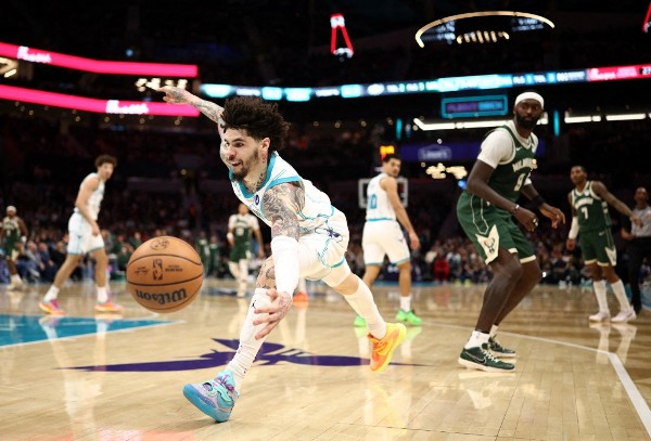 「三波」私下求助咖喱治足踝傷