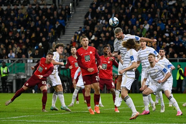 白衫的沙貝魯根在德國盃4強止步。©AFP