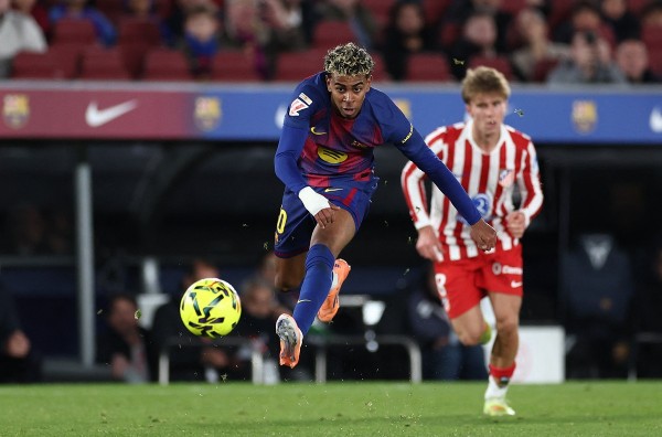 也馬杜拜旅遊踢沙灘足球