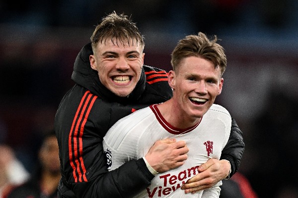 齊過萬聖節 麥湯笑海倫著錯鞋？