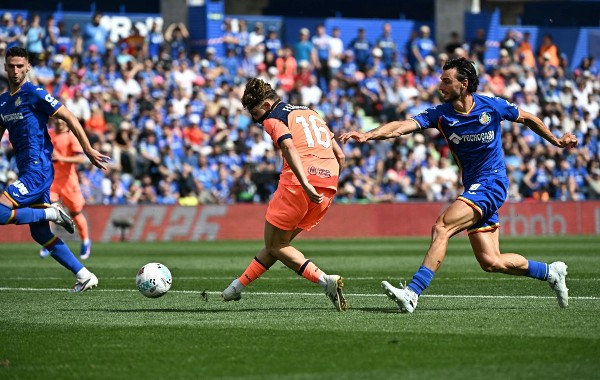 巴塞隆拿2：0起「菲」 榜首優勢再拉開