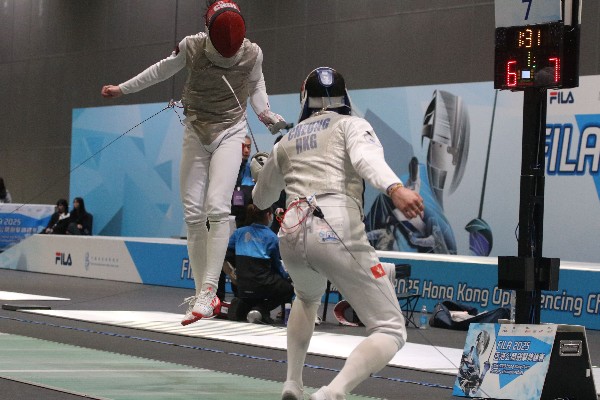 張家朗香港公開賽奪今年首冠 8強「世一」對決挫蔡俊彥