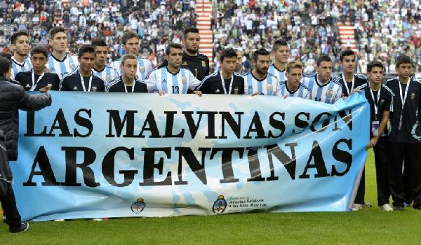 阿根廷國家隊於6月初曾在友賽前，公開宣示福克蘭群島的主權。©AFP
