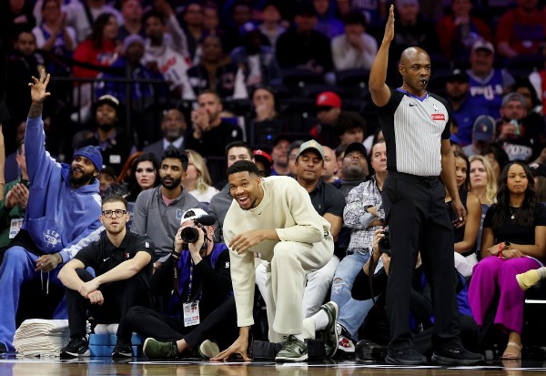 字母哥留公鹿持開放態度：決定權不在我