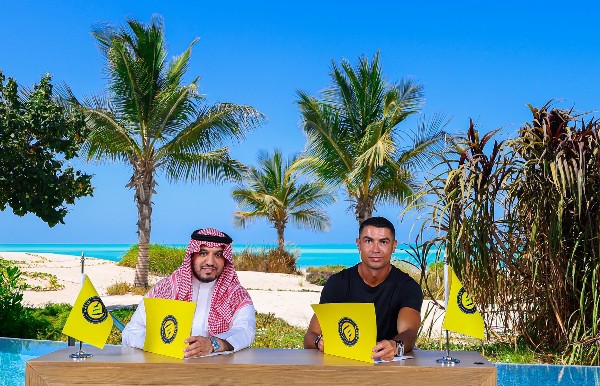 C朗花700萬鎊購紅海雙別墅