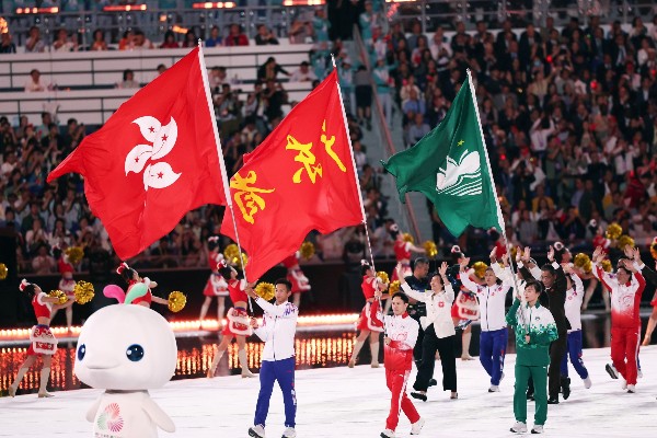 趙顯臻任港隊持旗手 張家朗共同燃點聖火