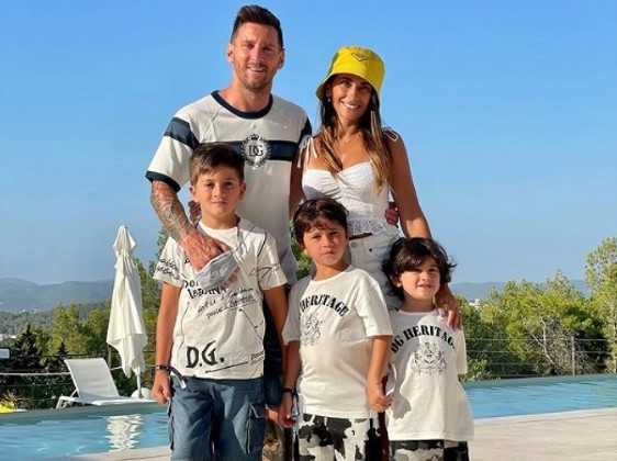 兩囝囝跟美斯入「門」