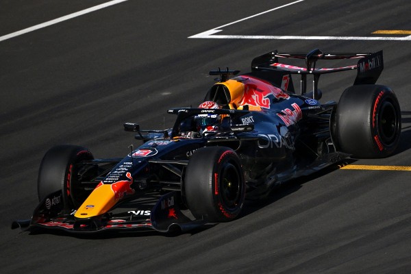 紅牛戰車唔多掂 韋少嘆每圈都在生存