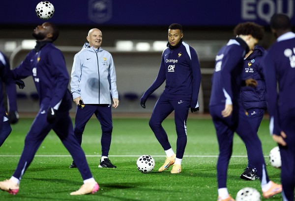 巴黎恐襲10周年 安巴比率法國鬥烏克蘭