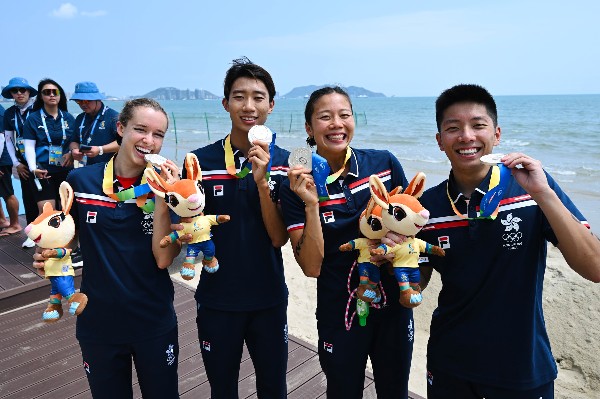 港隊亞沙運開齋 兩項鐵人混合接力摘銀