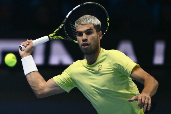 艾卡拿斯入決賽再鬥冼拿