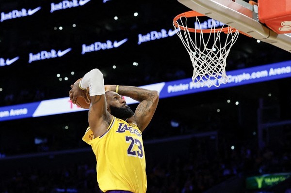 LBJ決創歷史23季征戰NBA