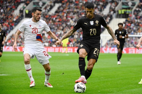 簡些路再以借將身份投巴塞