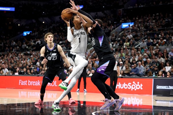 「斑馬」復任正選 馬刺遭爵士打敗