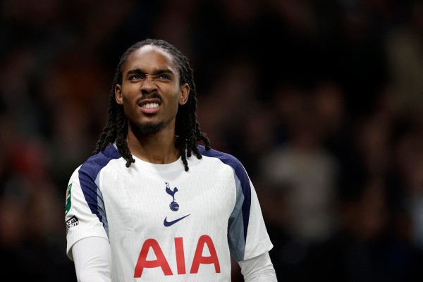 輸波輸埋威嚴？熱刺雙將無視領隊法蘭