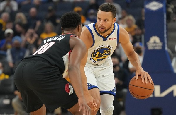 咖哩仔的上佳表現引起主場球迷高呼MVP!