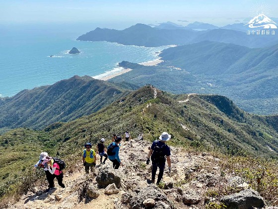 這條具難度的西貢行山路線新手不宜，需要手腳並用。筆者提供