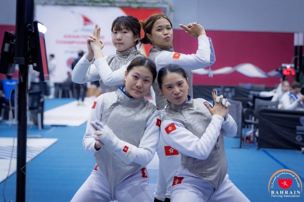港劍衛冕女花團體 男佩隔4屆重奪金牌
