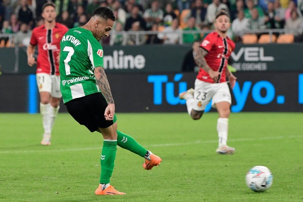 安東尼續火熱 禁區外入波能力強