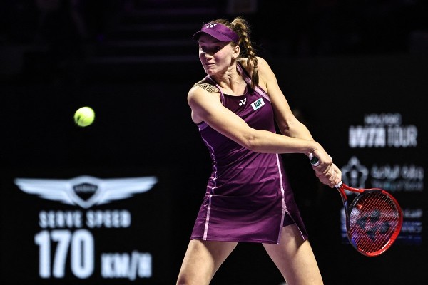 賴芭堅娜坐亞望冠。©AFP