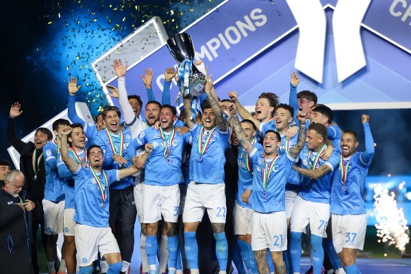 拿玻里捧意超盃  干地：美好聖誕！